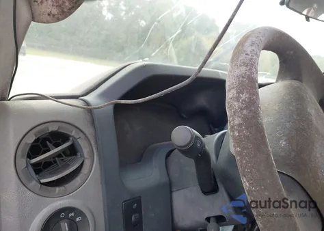 2011 Ford E-150 Commercial z USA, uszkodzony, nr VIN 1FTNE1EW6BDA45742